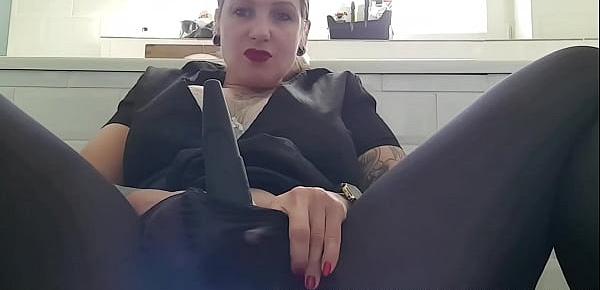  Vends-ta-culotte - Une Française Tatouée veut se masturber avant le travail - Gwenne